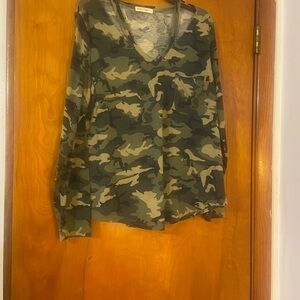 imes Run Camo V-Neck Long Sleeve Top